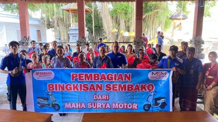 Pembagian Bingkisan Sembako dari Maha Surya Motor